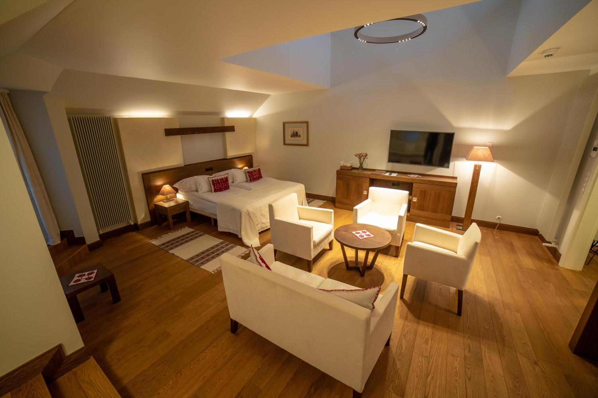 Hotel Pacsirta Совата Екстериор снимка